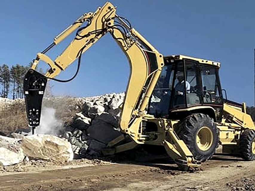 Retroescavadeira com Rompedor